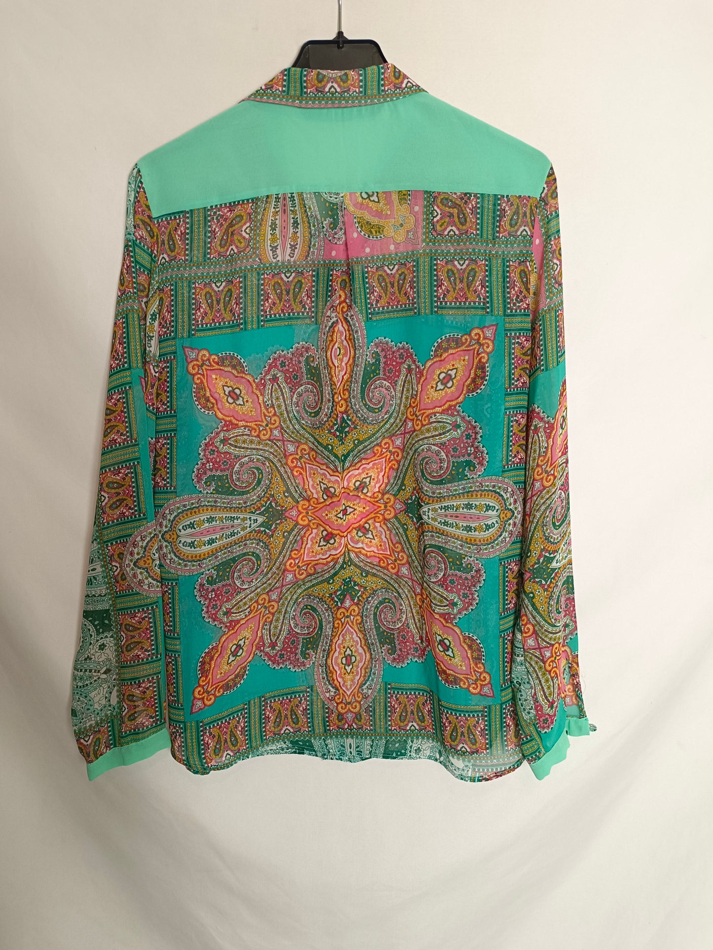 ZARA. Blusa verde estampada T.s