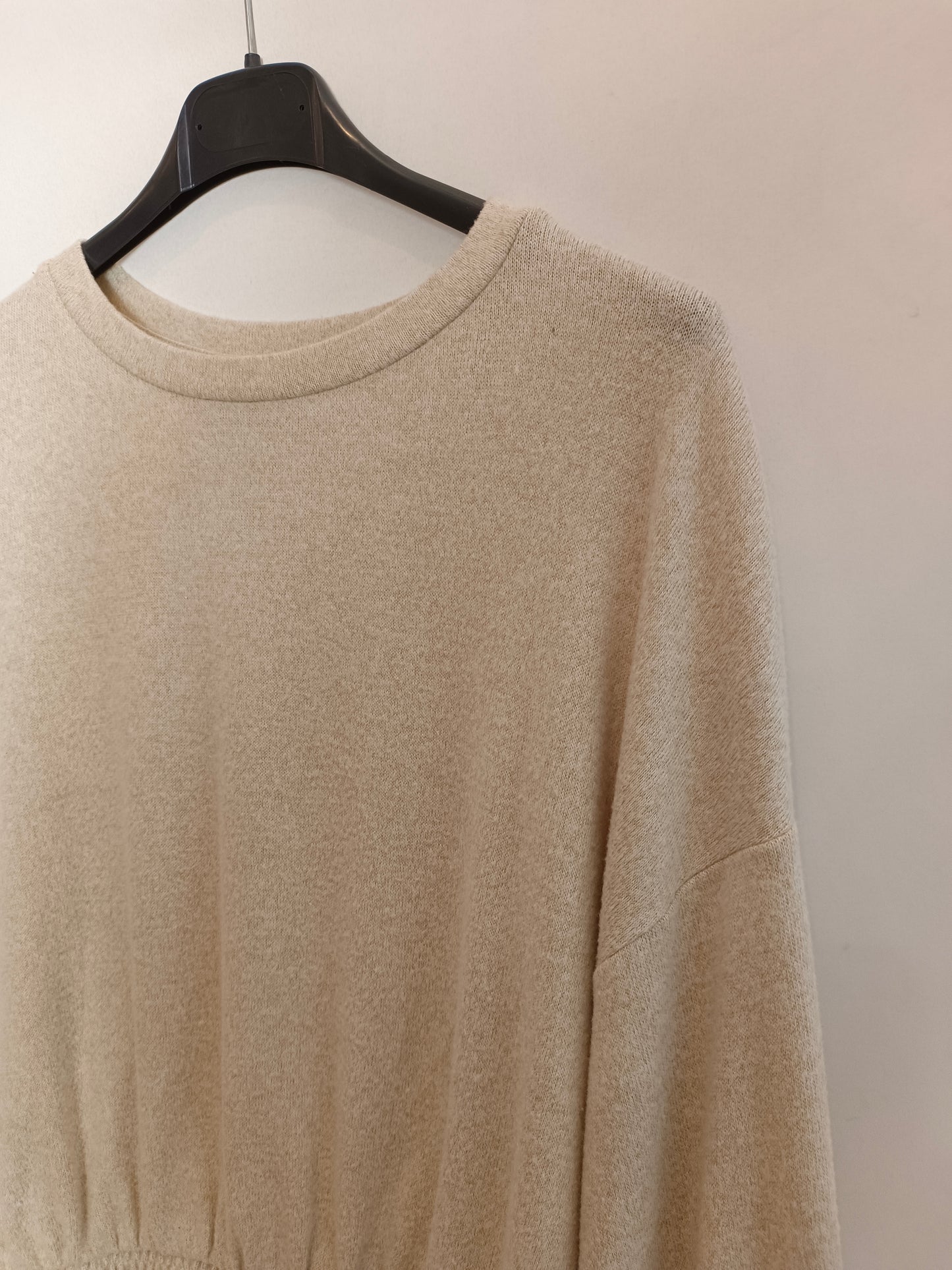BERSHKA. Beige honeycomb Ts sweater