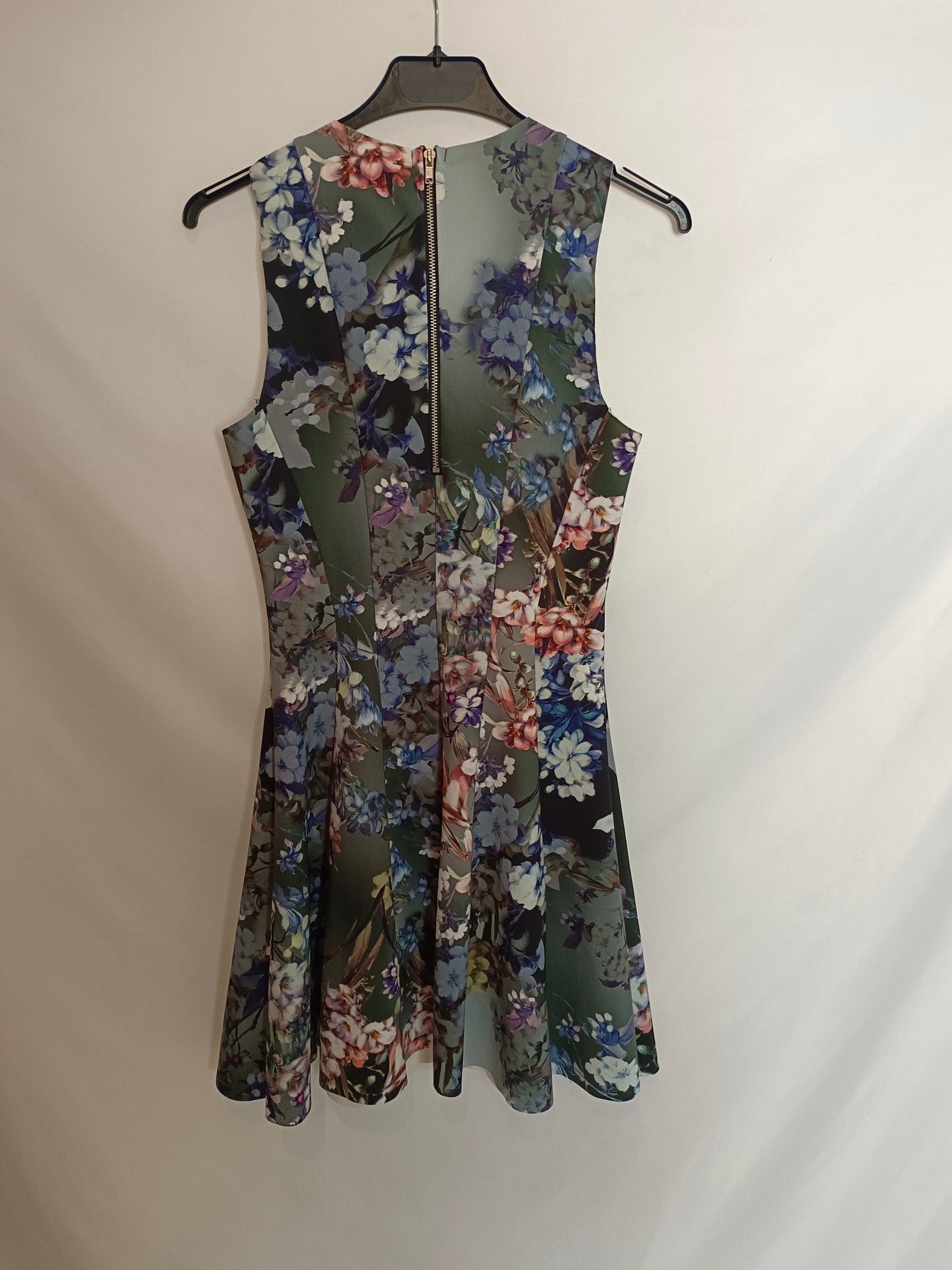 TOPSHOPS. Vestido flores neopreno T.36