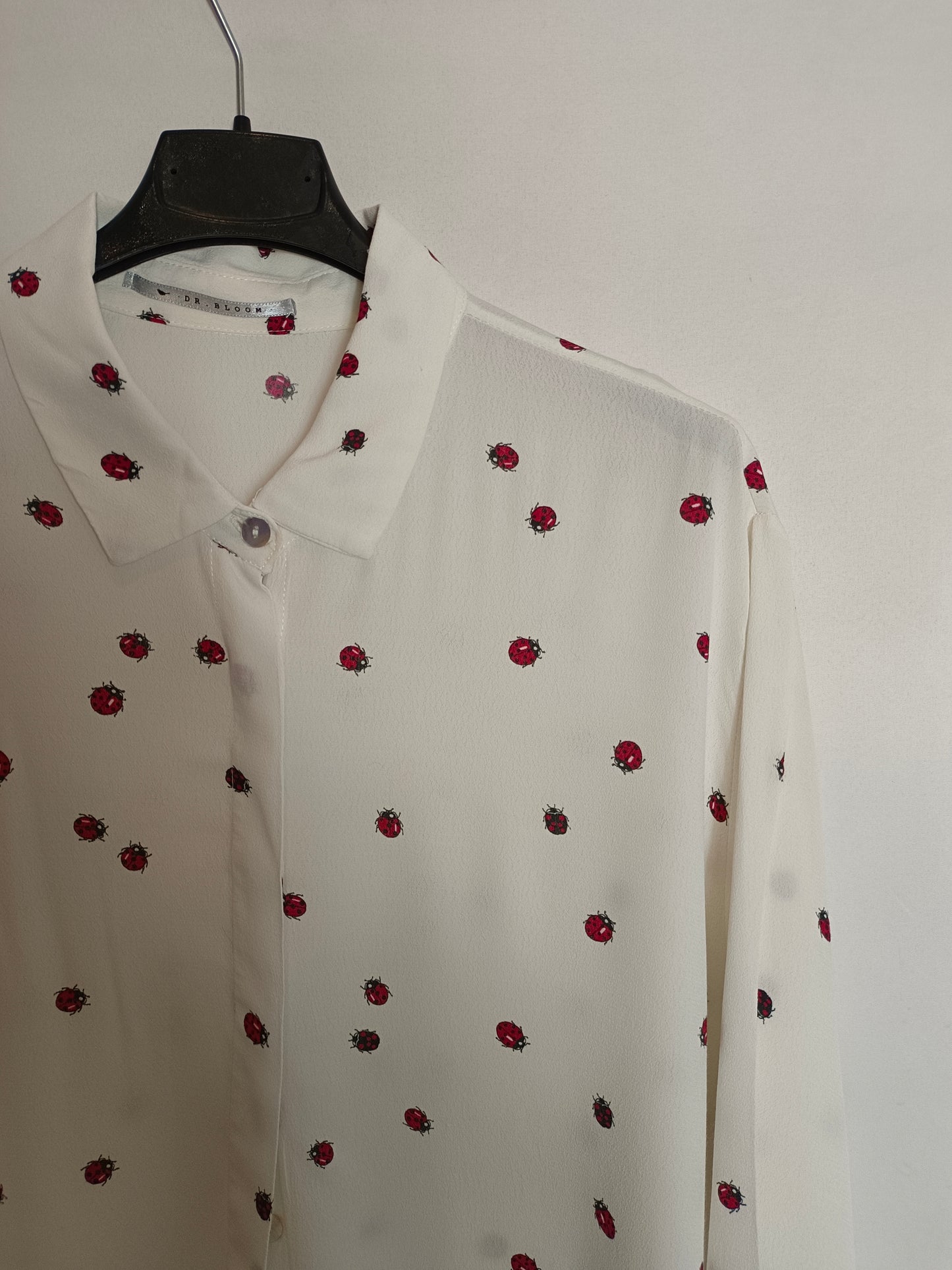 DR. BLOOM. Blusa blanca mariquitas T.m/l
