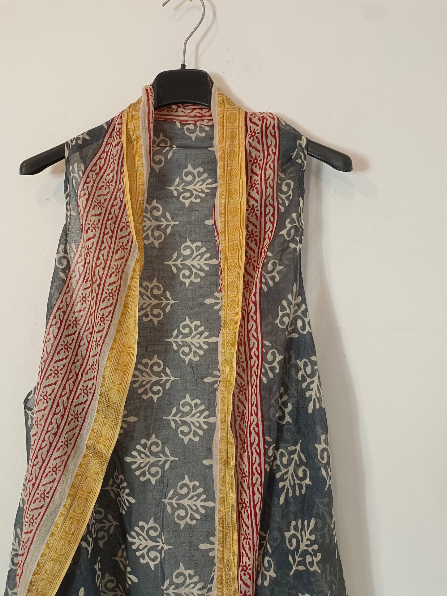 OTRAS. Chaleco fino estampado  Tu(M)