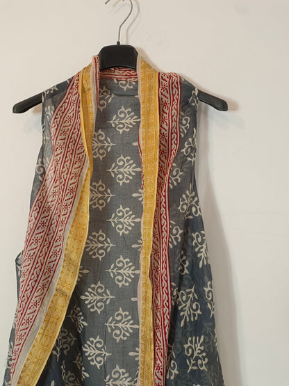 OTRAS. Chaleco fino estampado  Tu(M)