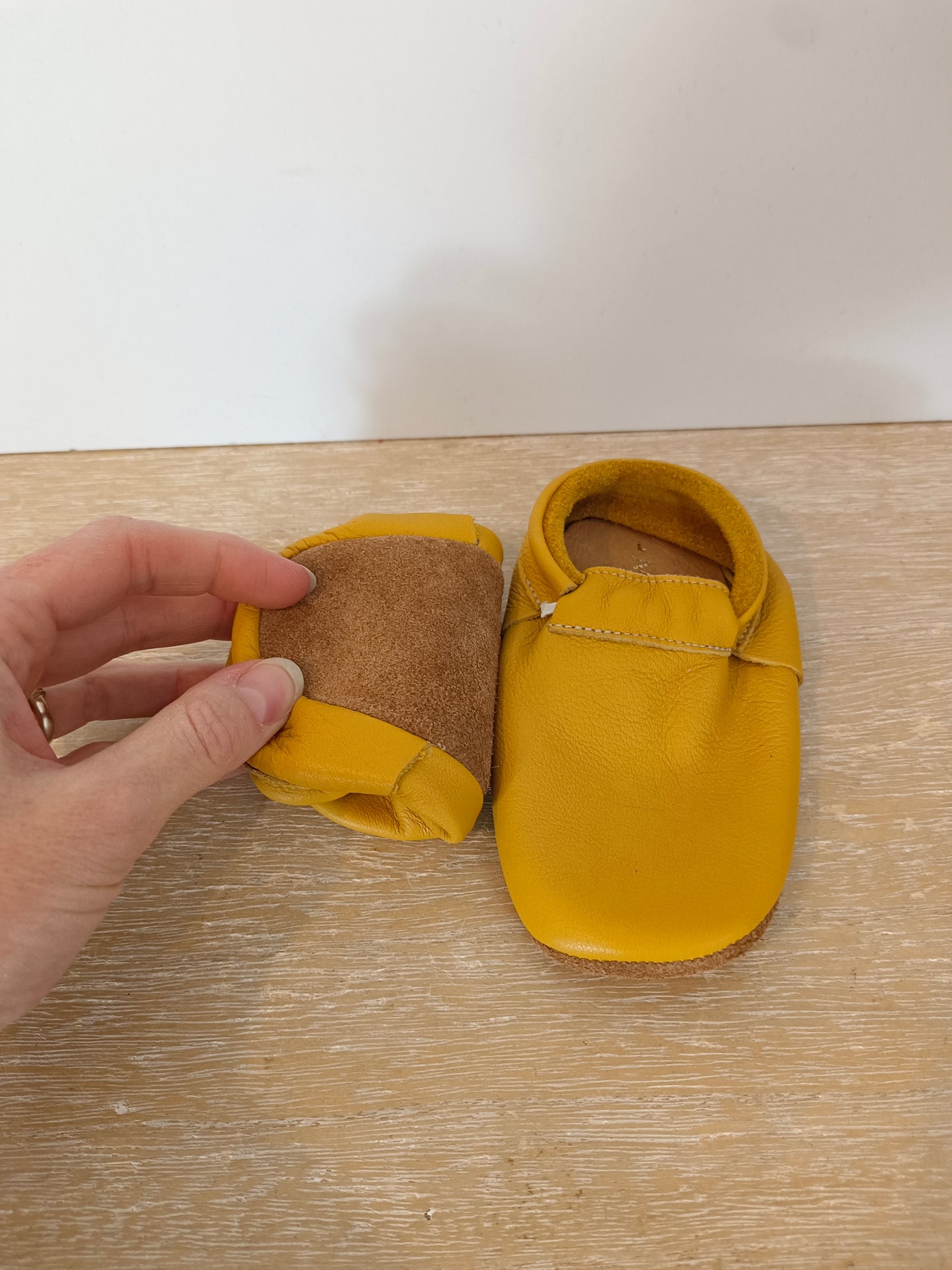 MINI SHUU. Zapatos amarillos piel T.21