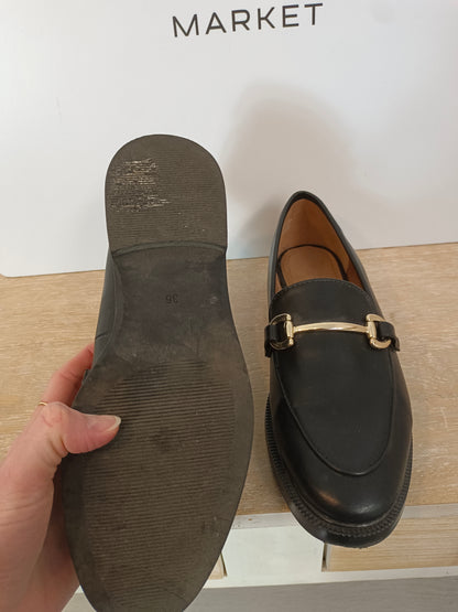 H&M. Mocasines negros hebilla T.36