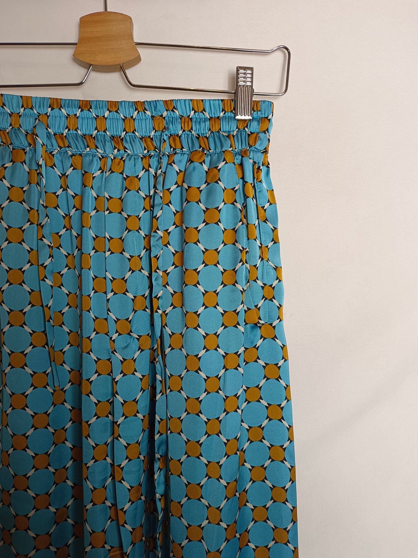 ZARA. Pantalón estampado fluido T.xs