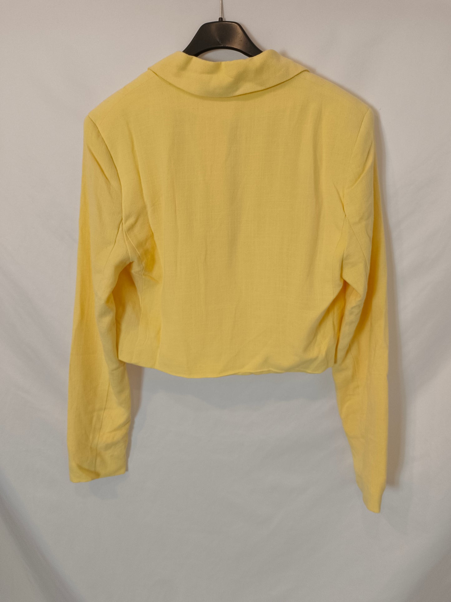 LEFTIES. Yellow cropped blazer Ts