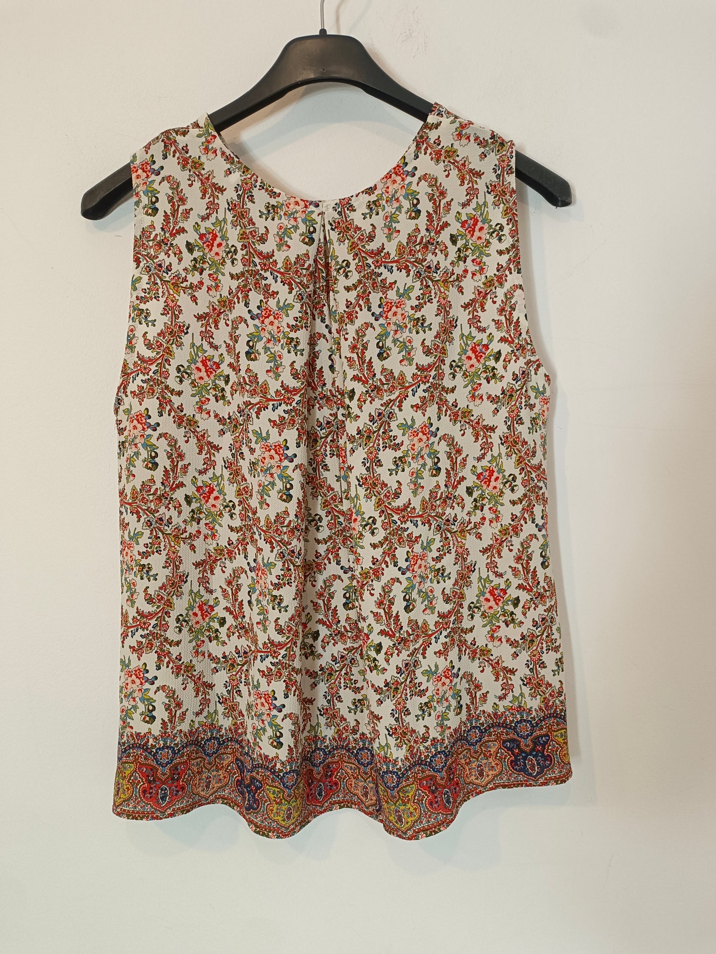 MANGO. White top with red flower print T.xs
