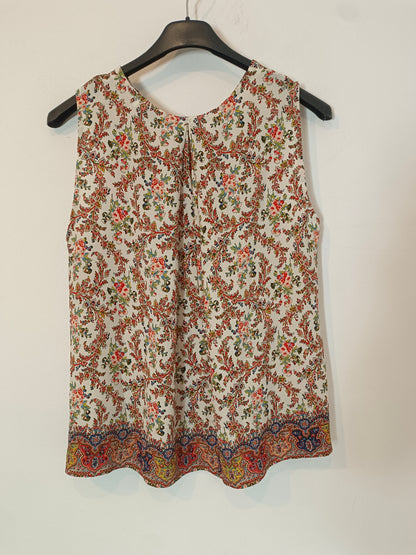 MANGO. White top with red flower print T.xs