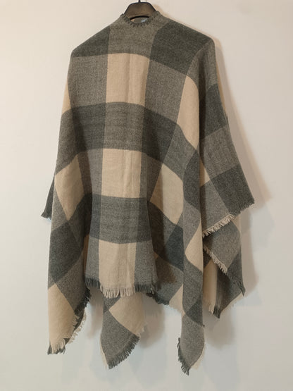 OTRA. Poncho beige y gris cuadros