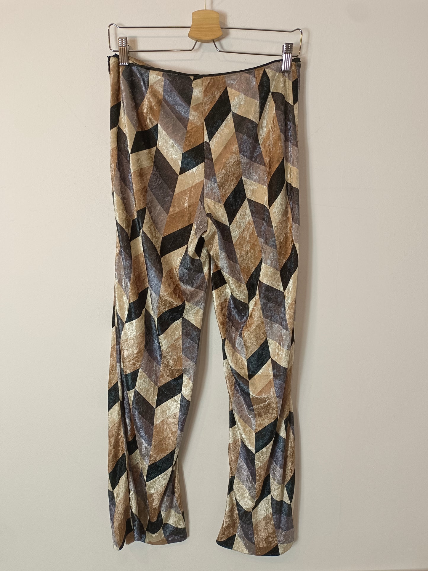 TRUCCO. Total look terciopelo T.m/l