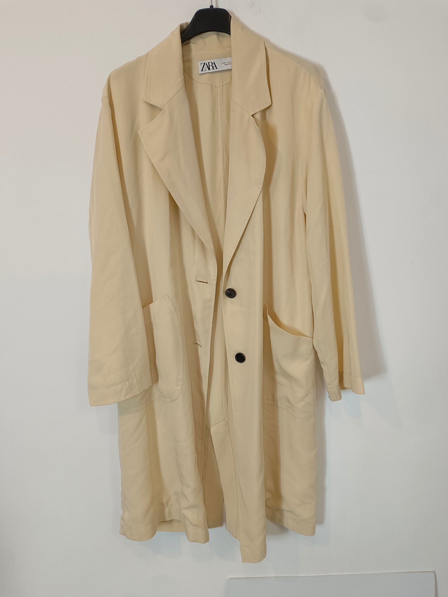 ZARA. Chaqueta fluida beige T.s