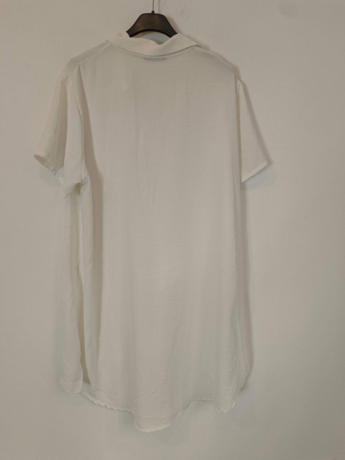 OTRAS. Vestido corto blanco fluido. T M