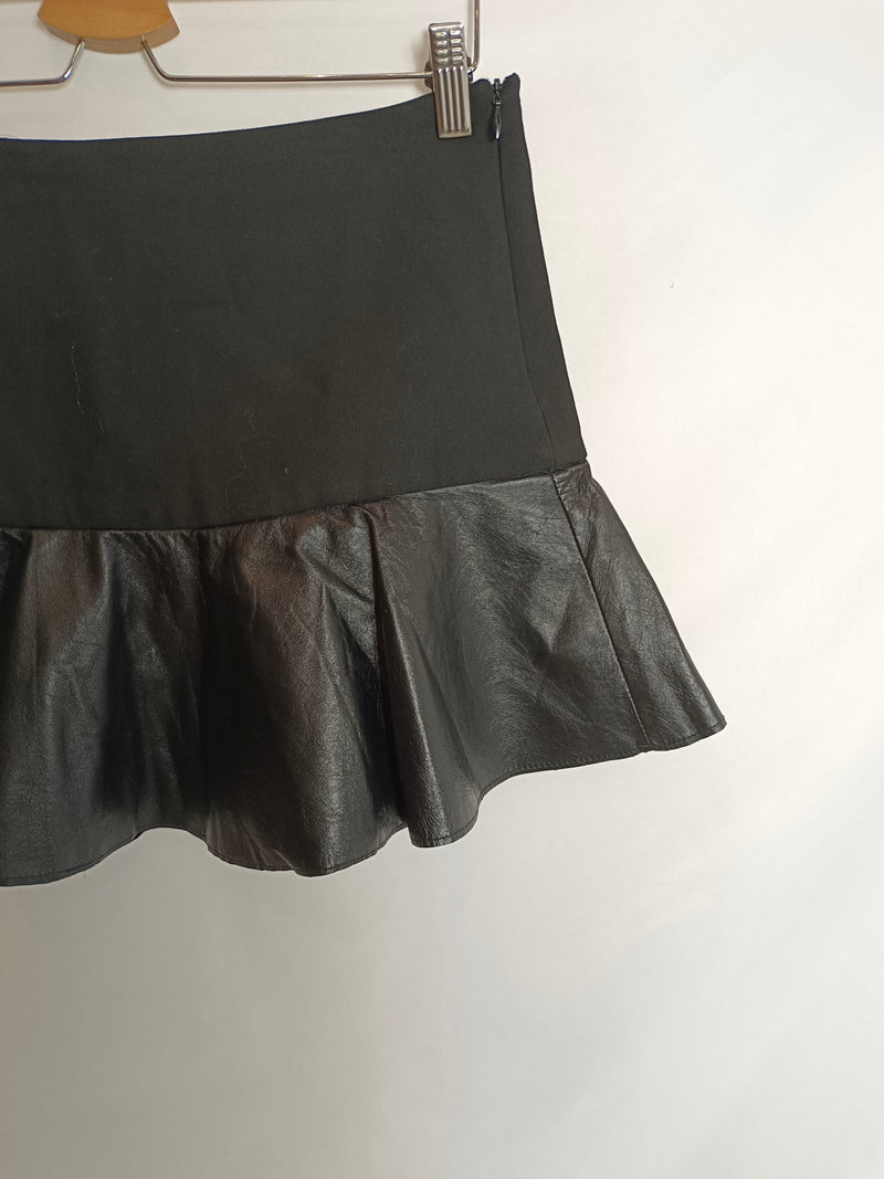 ZARA. falda negra doble textura T.m