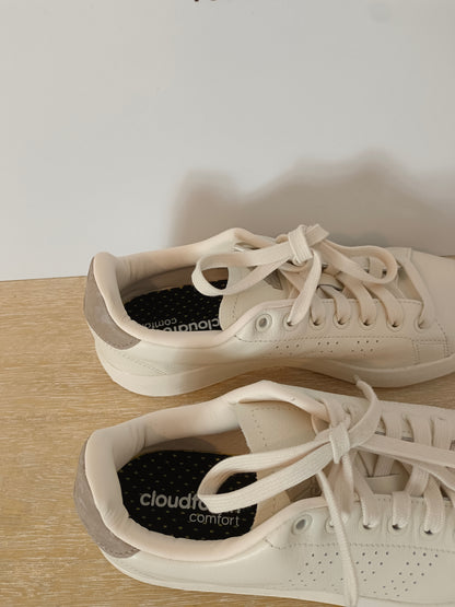 ADIDAS. Zapatillas blancas detalles beige T.38