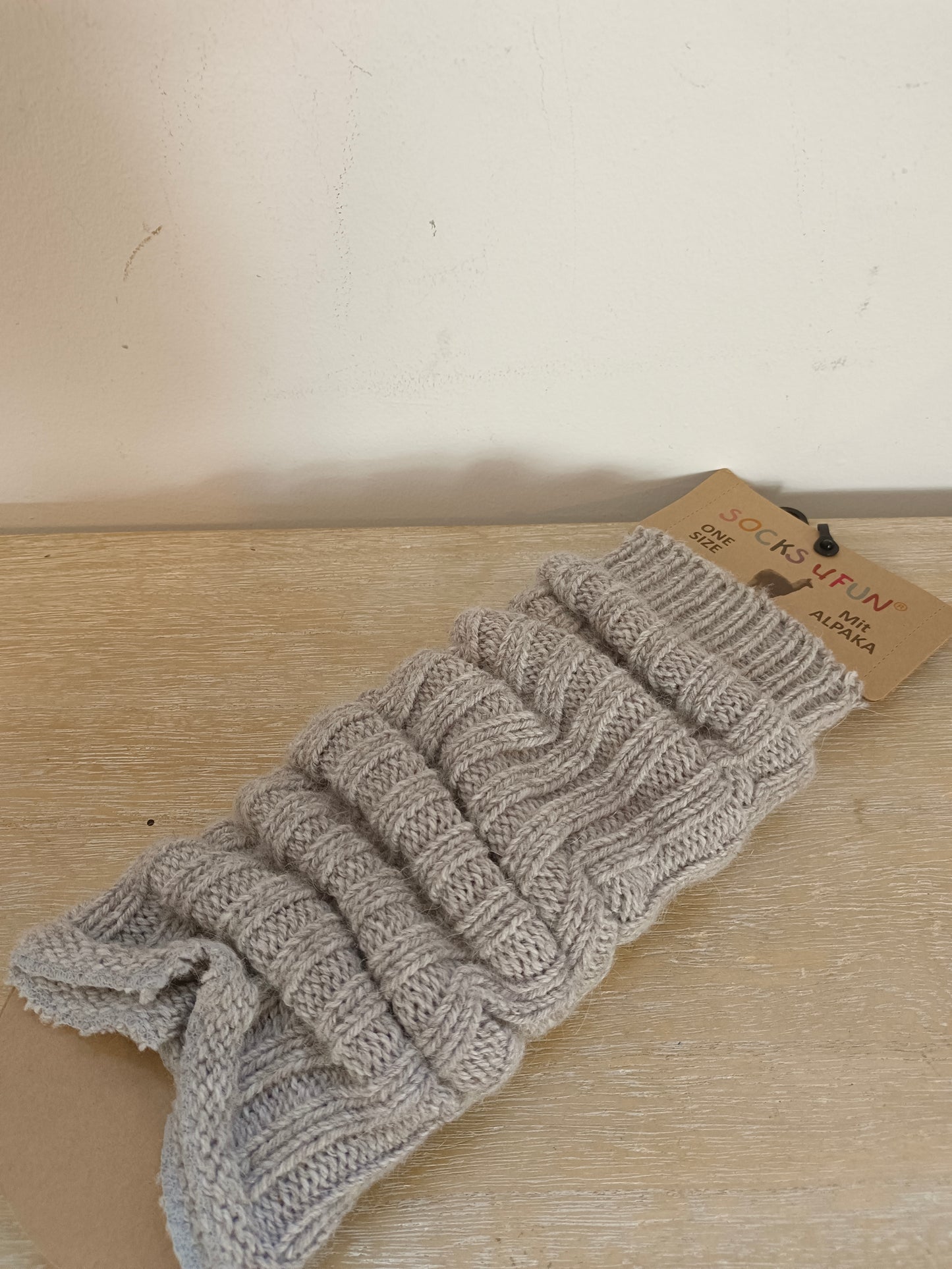 OTRAS. Calentadores grises claro