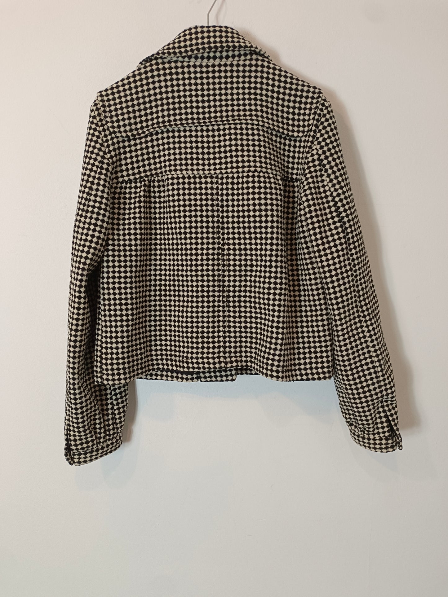 ZARA. Black and white textured Tm jacket