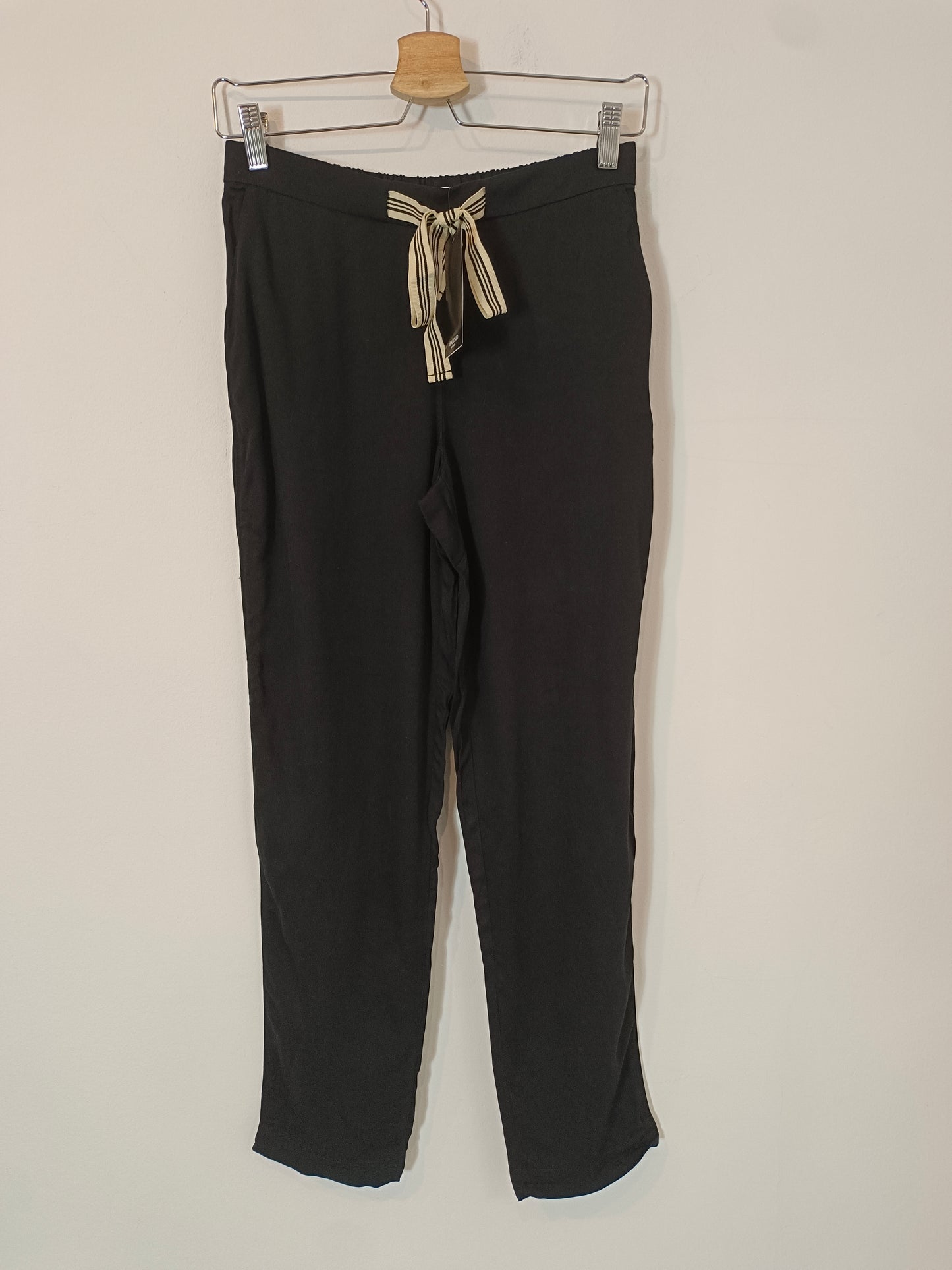 MANGO. Pantalón negro lazada T.s