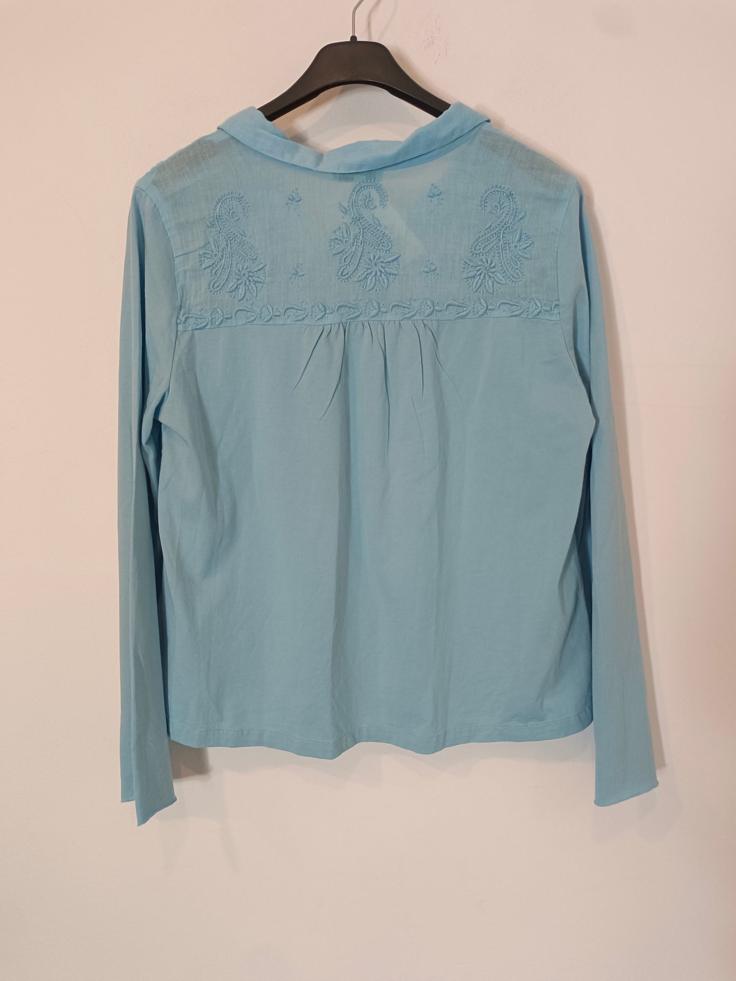 NATURA. Blue embroidered blouse Ts
