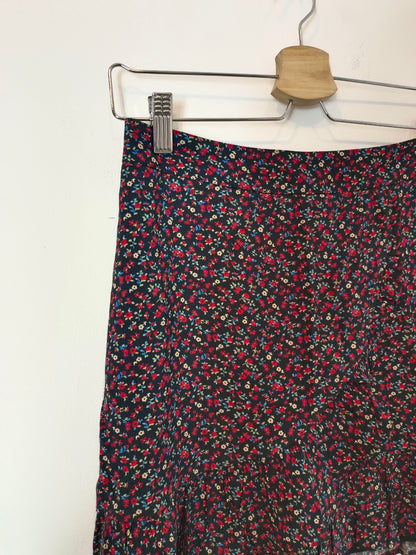 THAT OR THAT. Short blue floral skirt Ts