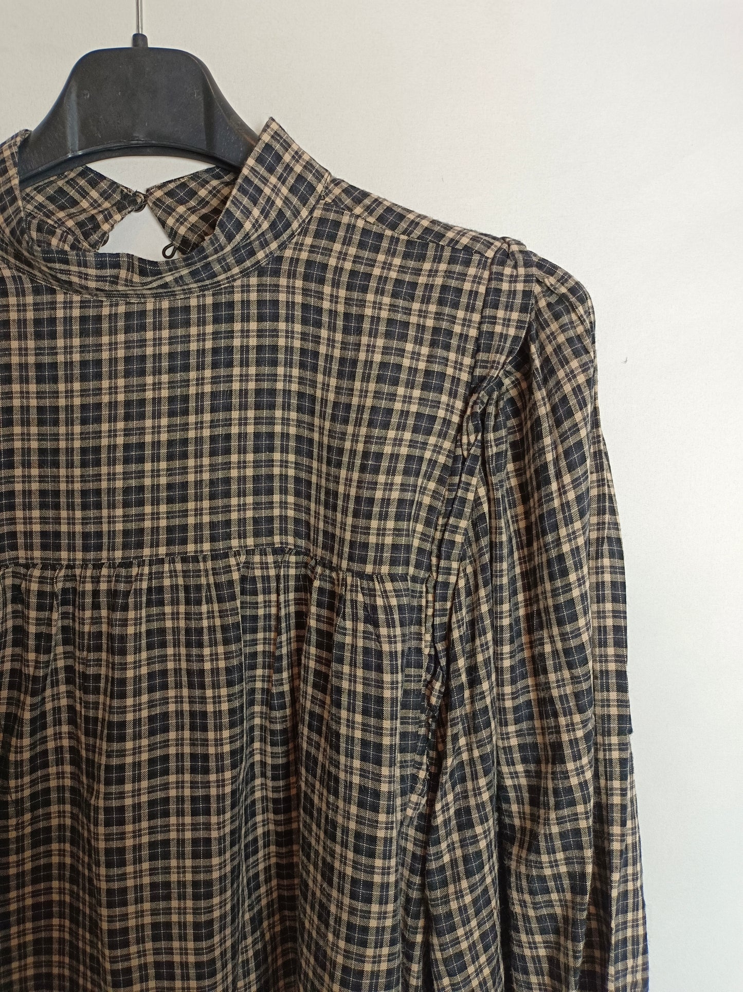 BROWNIE. Blusa beige y negra de cuadros T.xs/s
