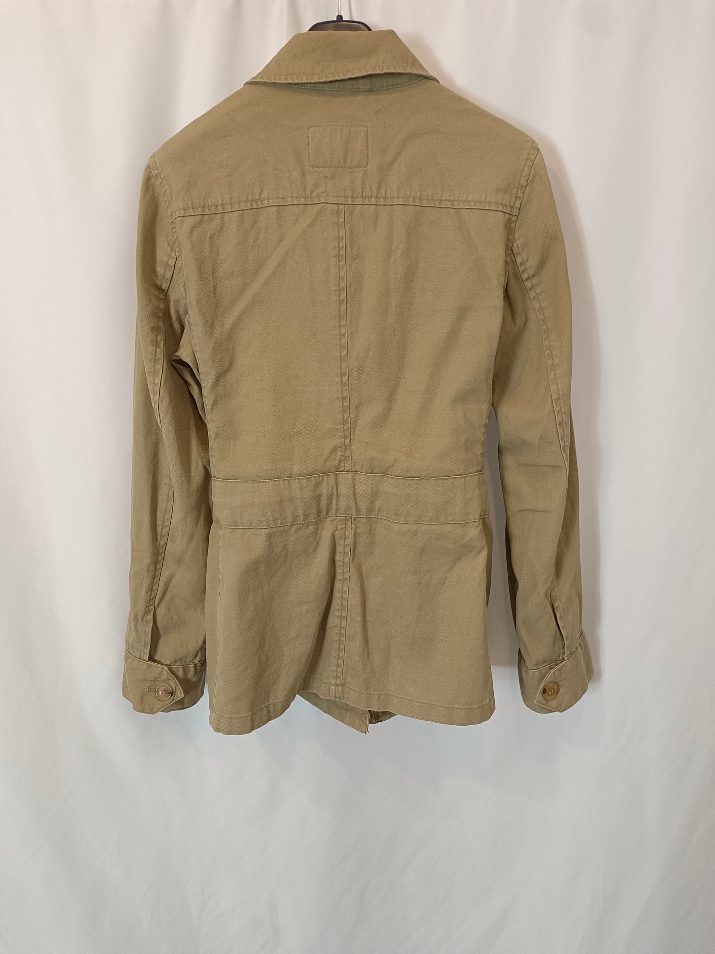 MASSIMO DUTTI. Parka beige bolsillo T.38