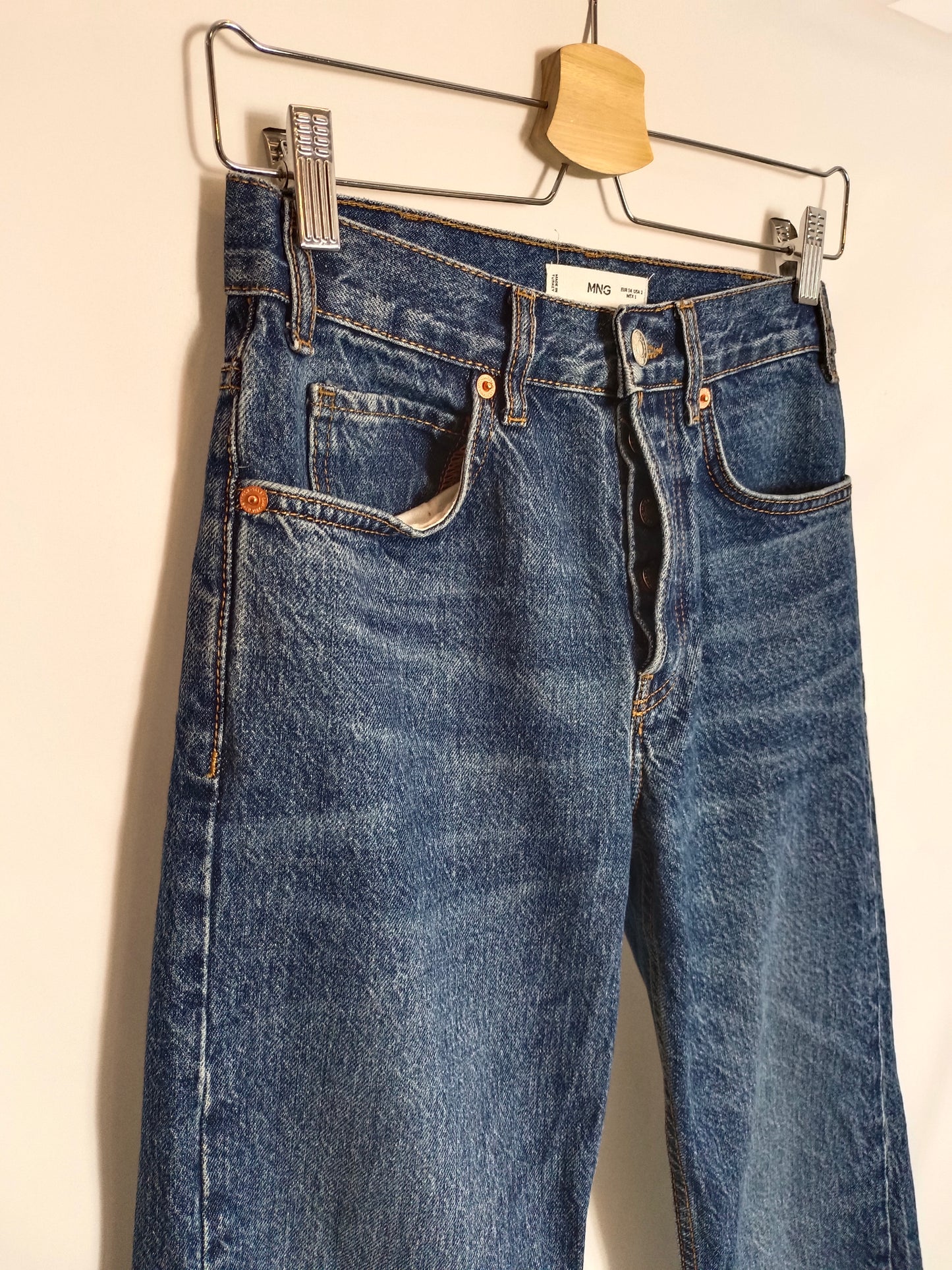 MANGO. Pantalón recto denim T.34
