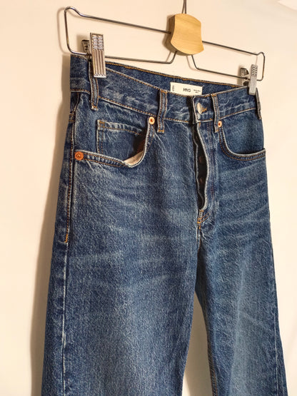 MANGO. Pantalón recto denim T.34