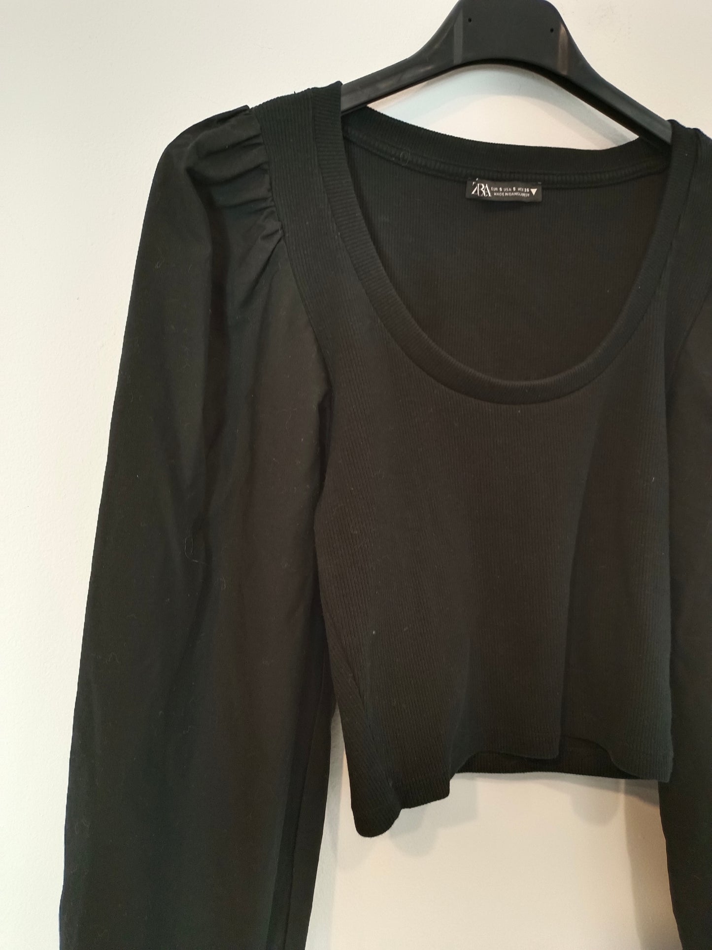 ZARA. Top negro doble textura T.s