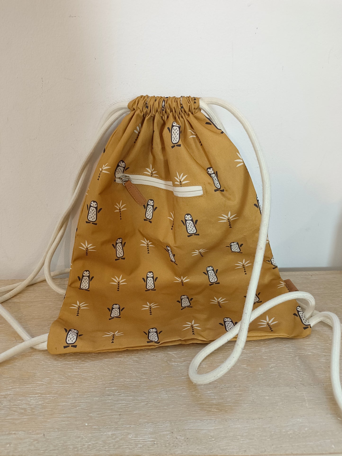 FRESK. Waterproof penguin backpack