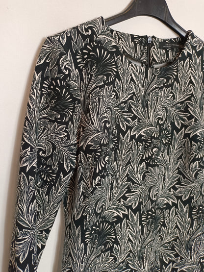 ZARA. Vestido estampado blanco y  negro T.xs