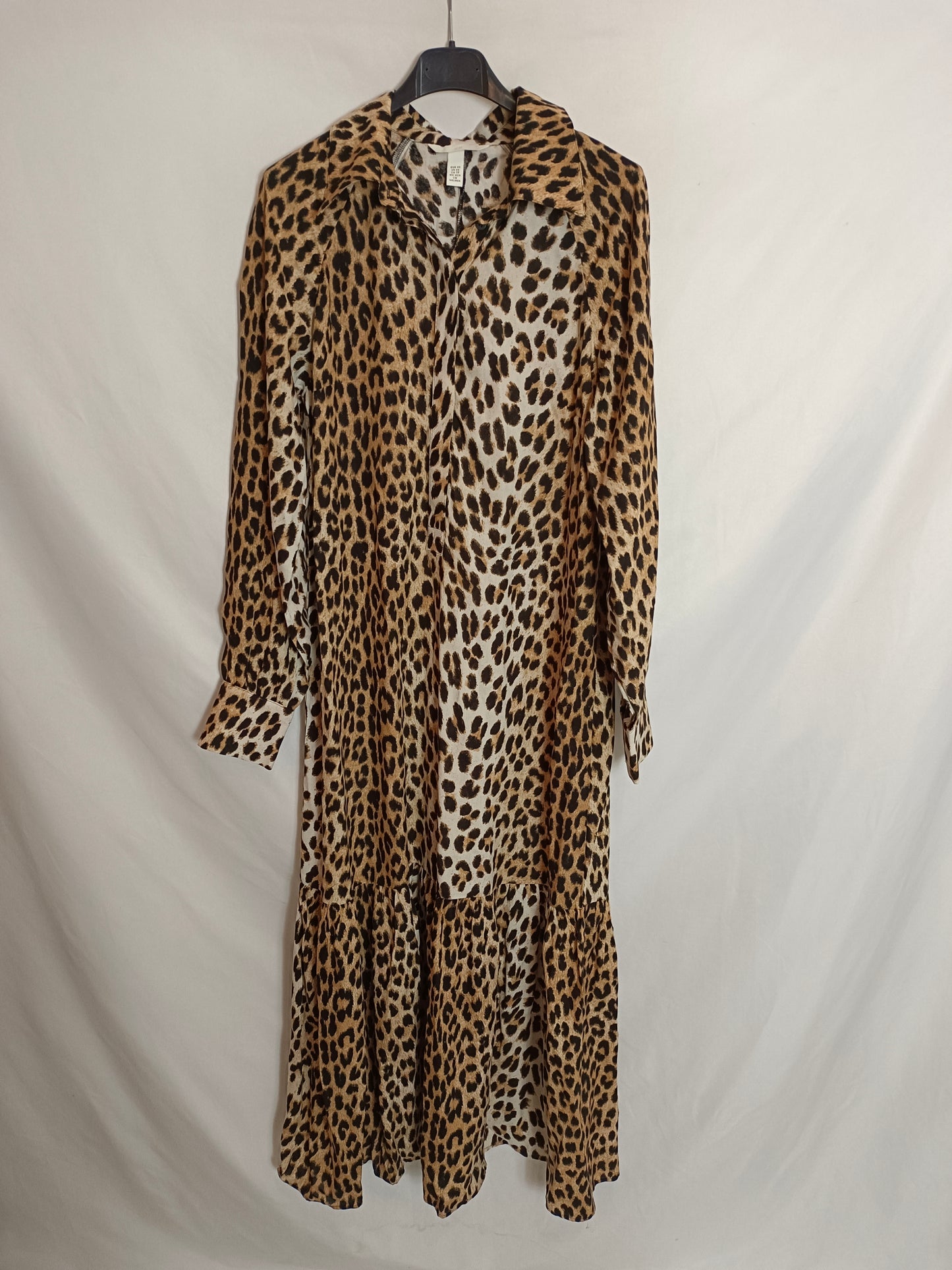 H&M. Vestido largo animal print T.xs