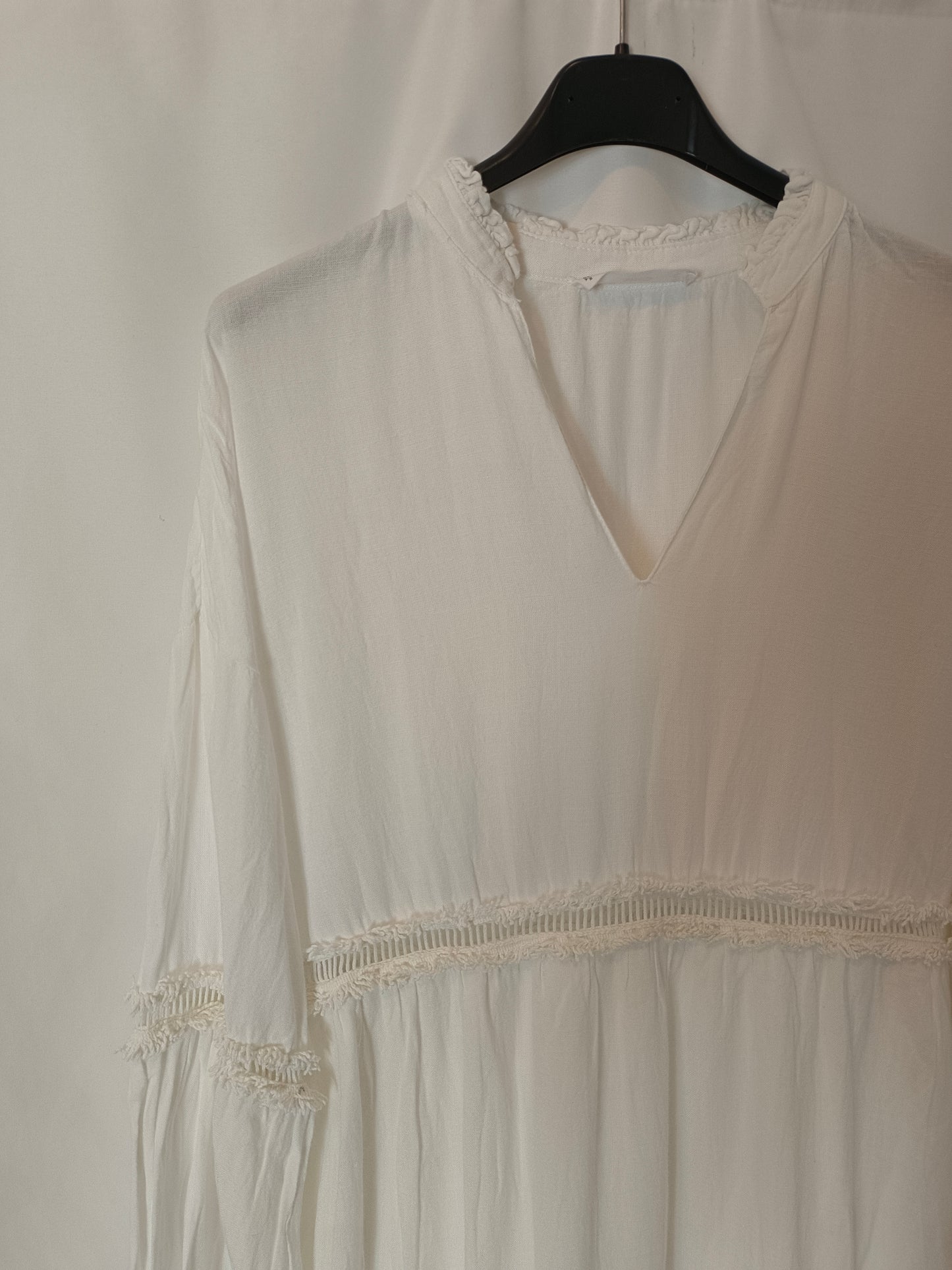 MANGO. Vestido largo blanco detalles. T S