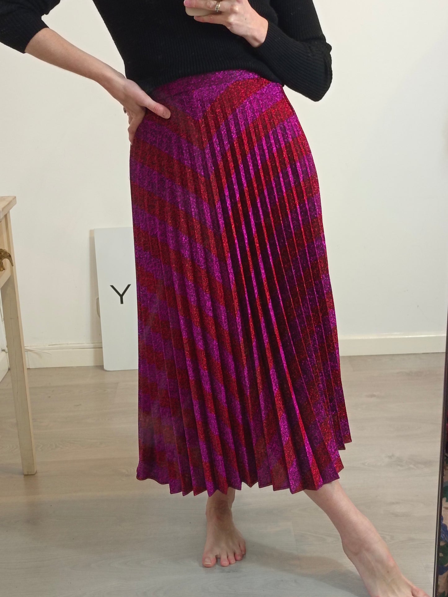 ZARA. Fuchsia pleated midi skirt. XS
