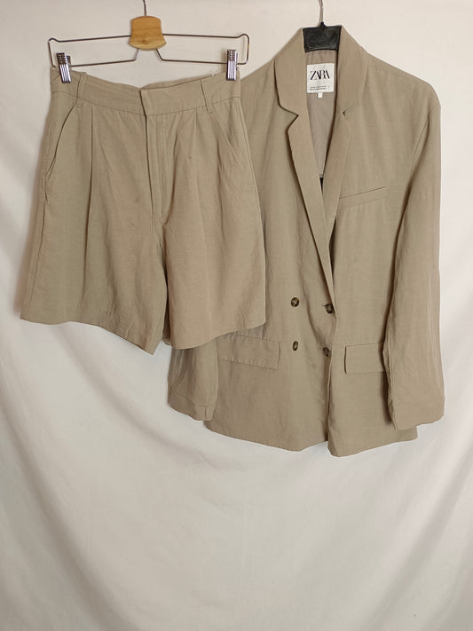 ZARA. Total look beige bermuda y blazer T.xs/s