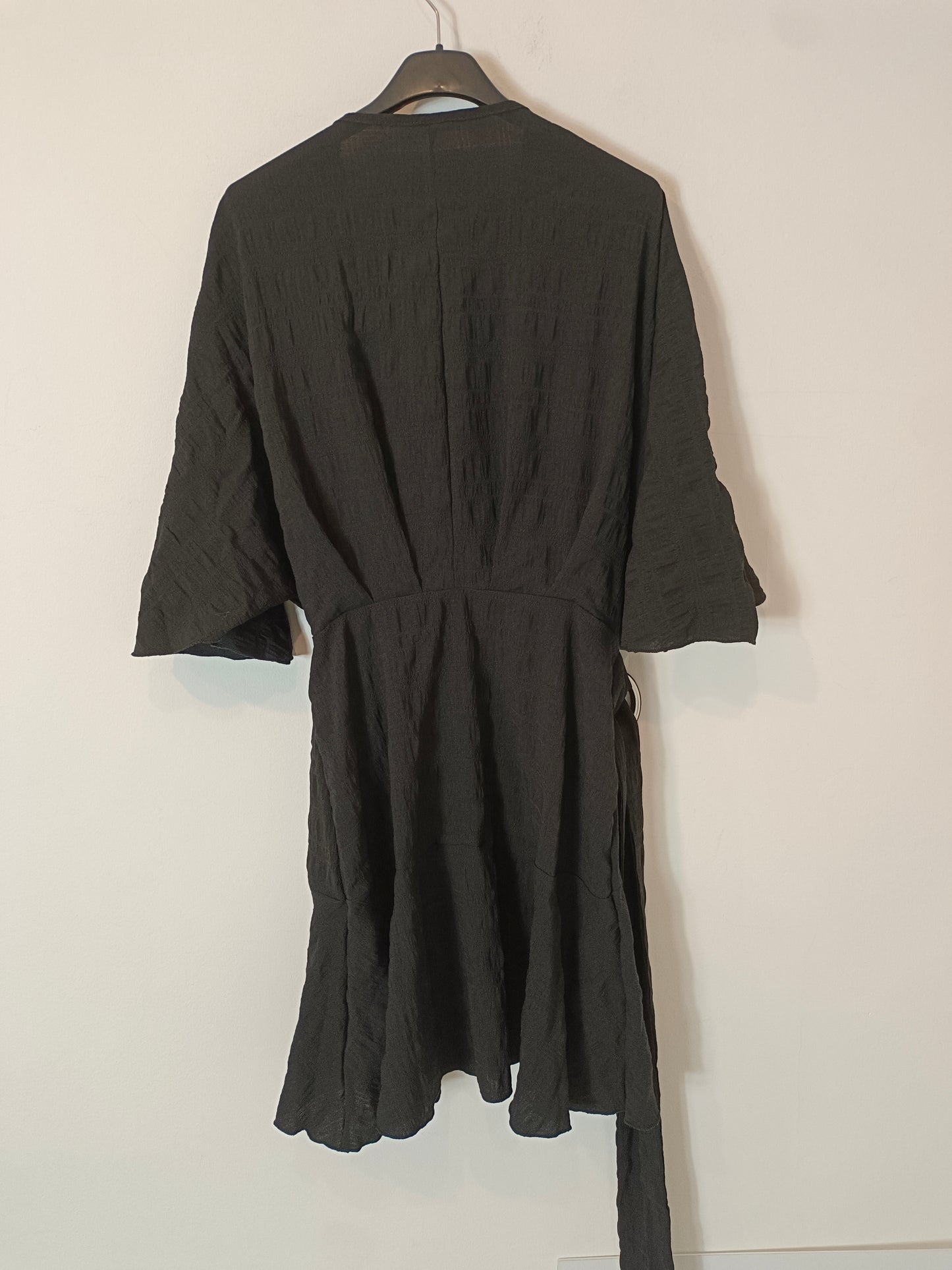 OTRAS. Vestido corto negro cruzado TU(S)