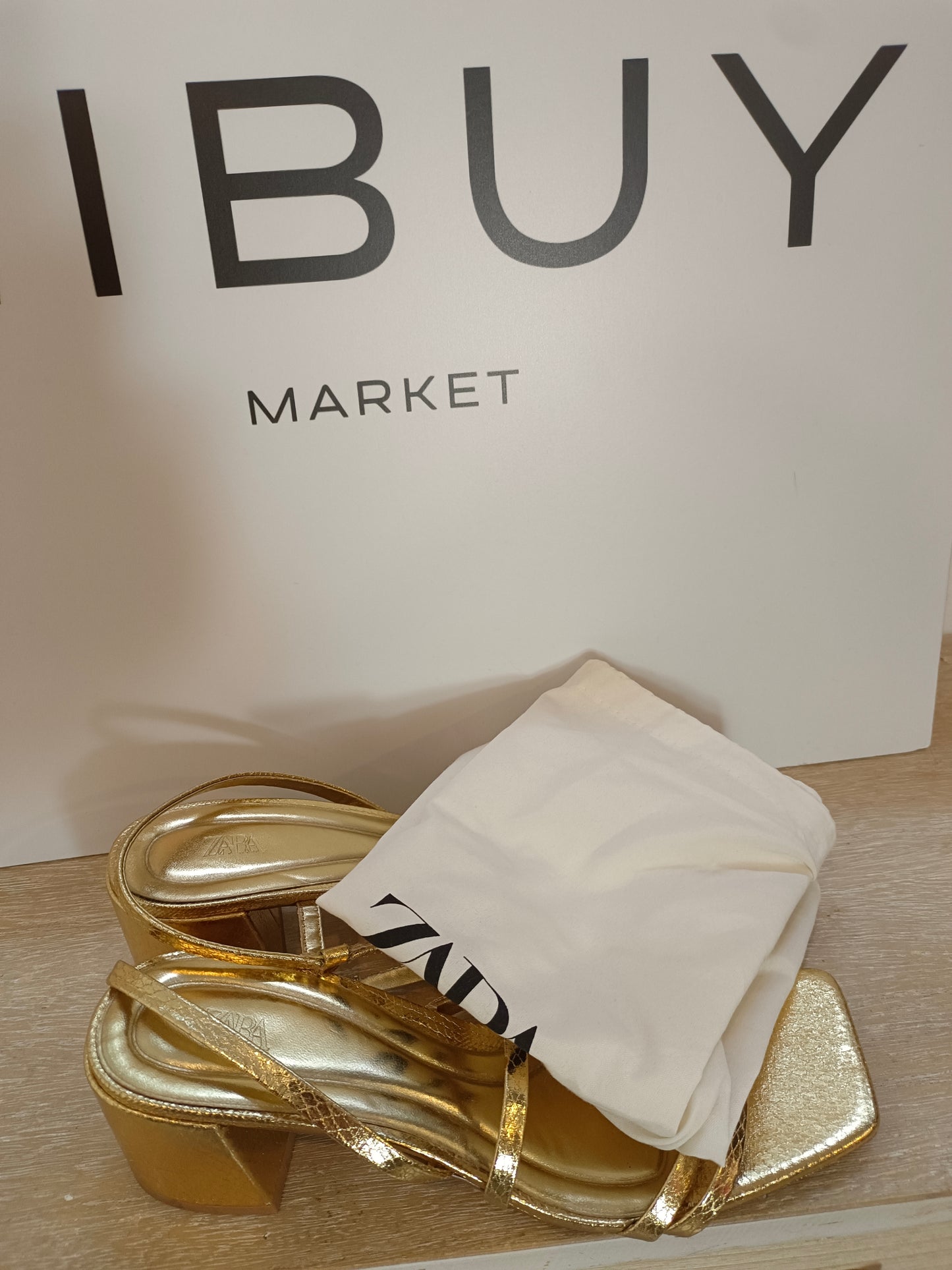 ZARA. Textured gold sandal size 39