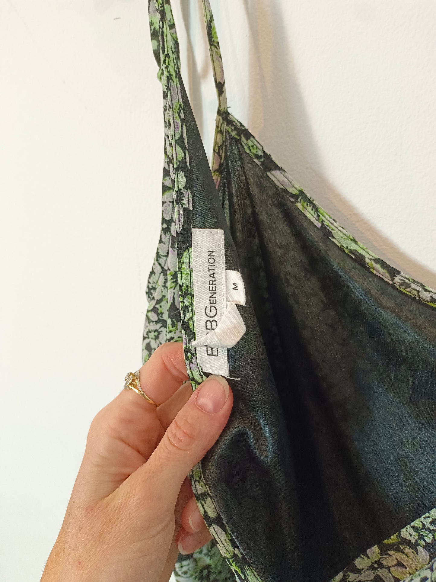 BCBG. Mono corto negro flores T.m