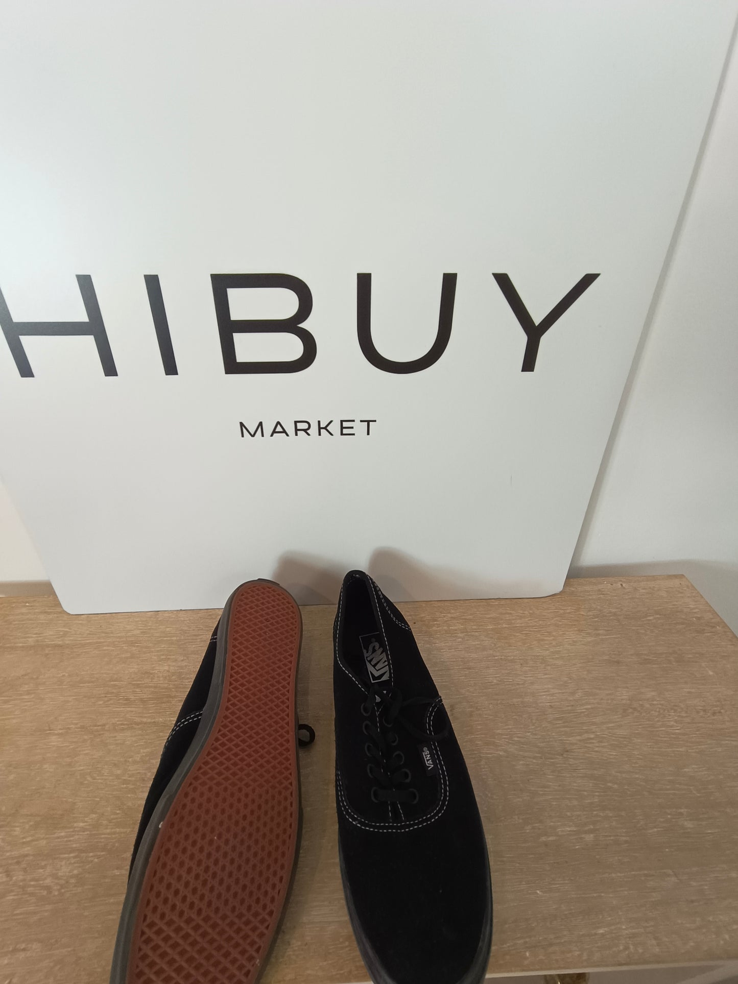 VANS. Zapatillas negras piel T.39