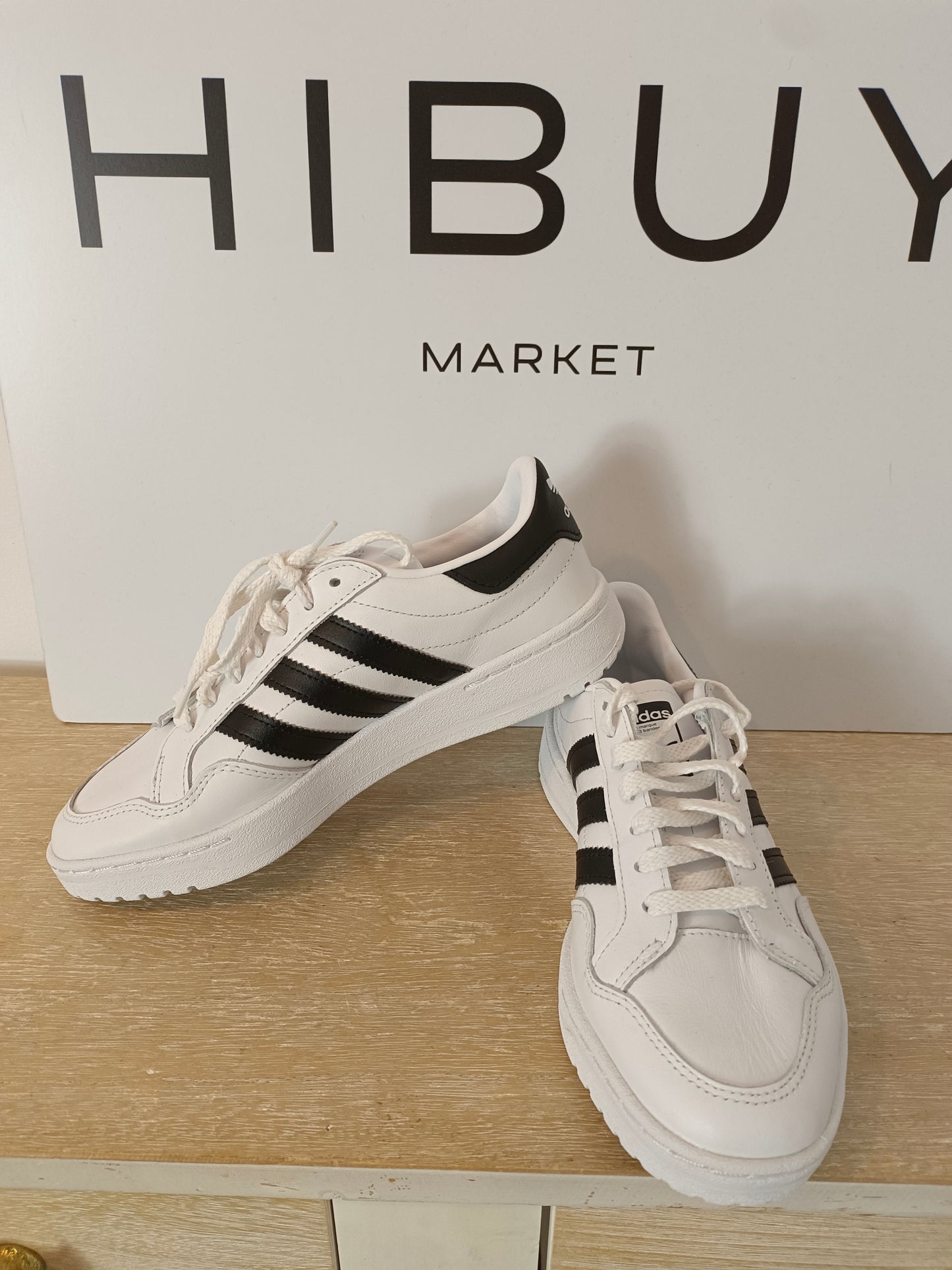 ADIDAS. Zapatillas blancas detalles negros T.38 (2/3)