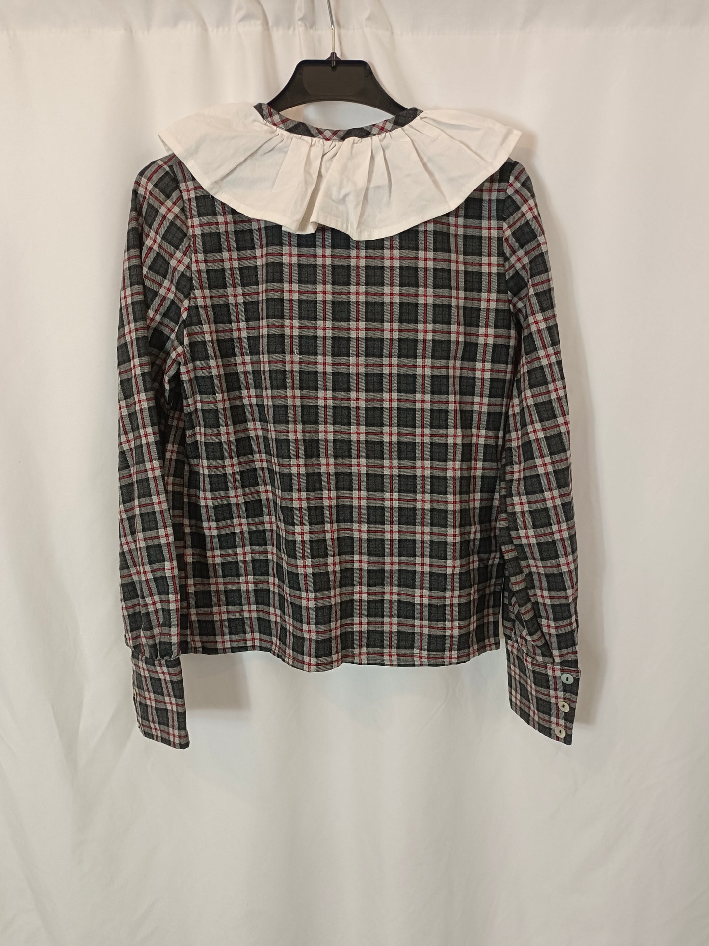 CLOVER. Gray checked blouse with T-shirt collar