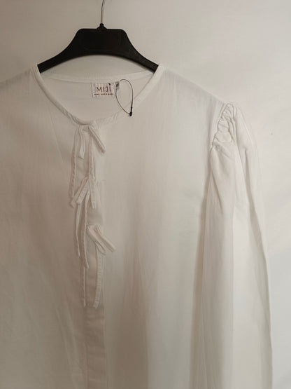 MIJI. Blusa blanca lazada T.m