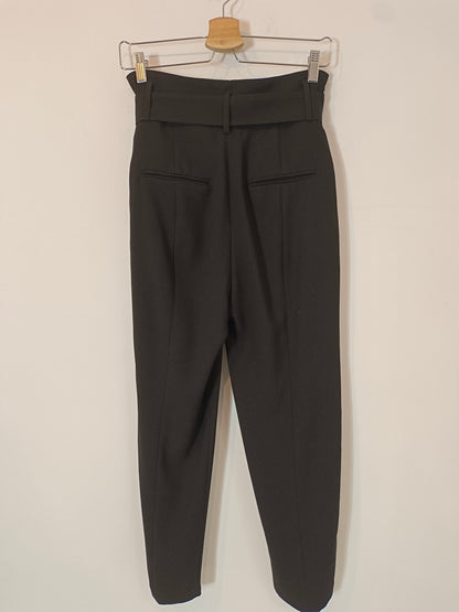 ZARA. Pantalón negro cinturón T.m