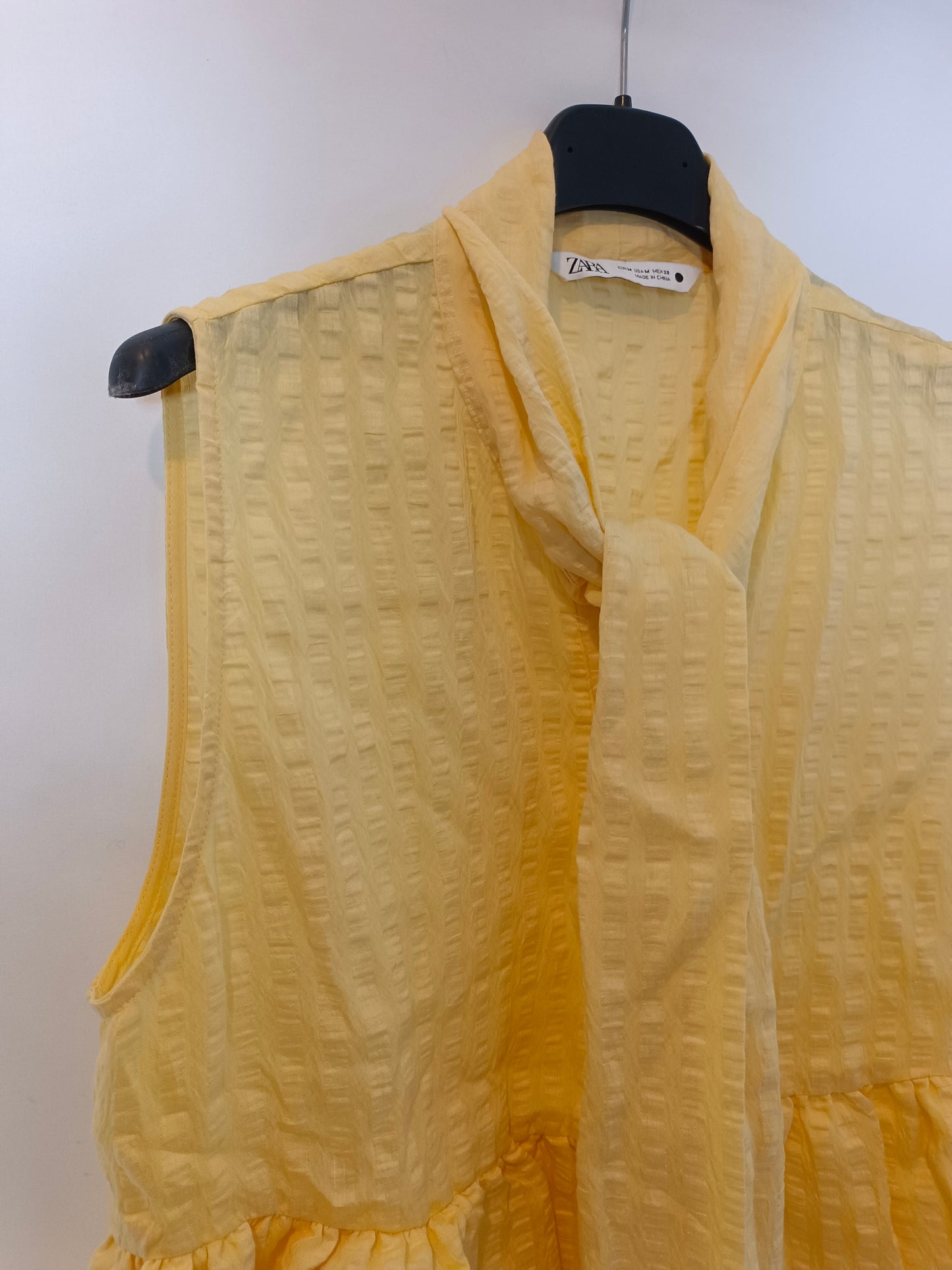 ZARA. Blusa cuadros textura amarilla T.m