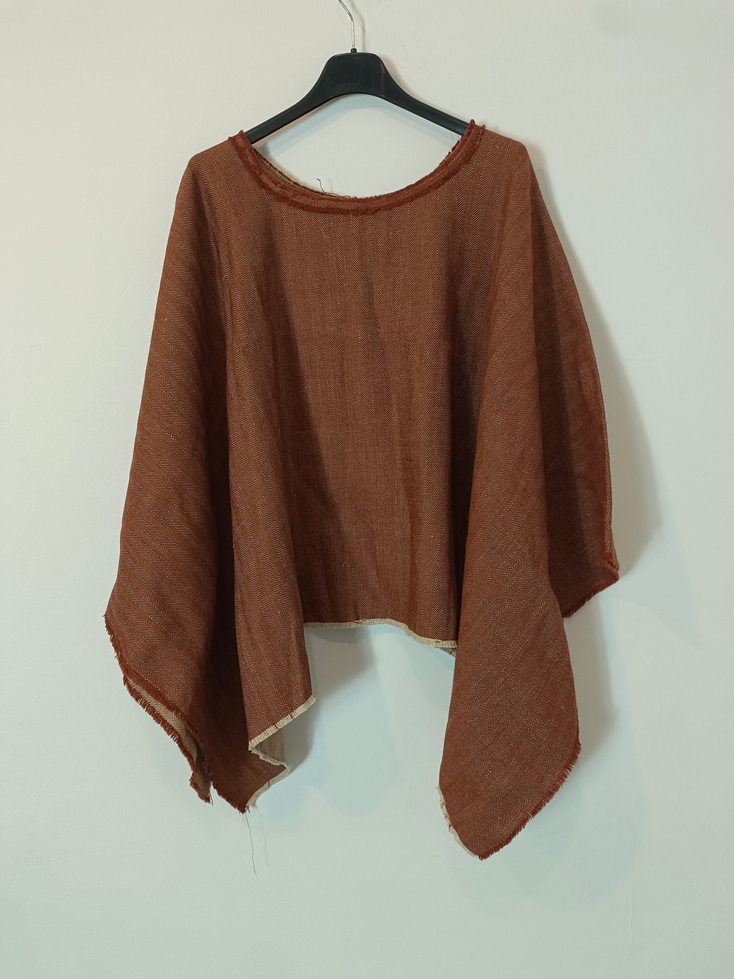 HAKEI. Tile-patterned poncho TU