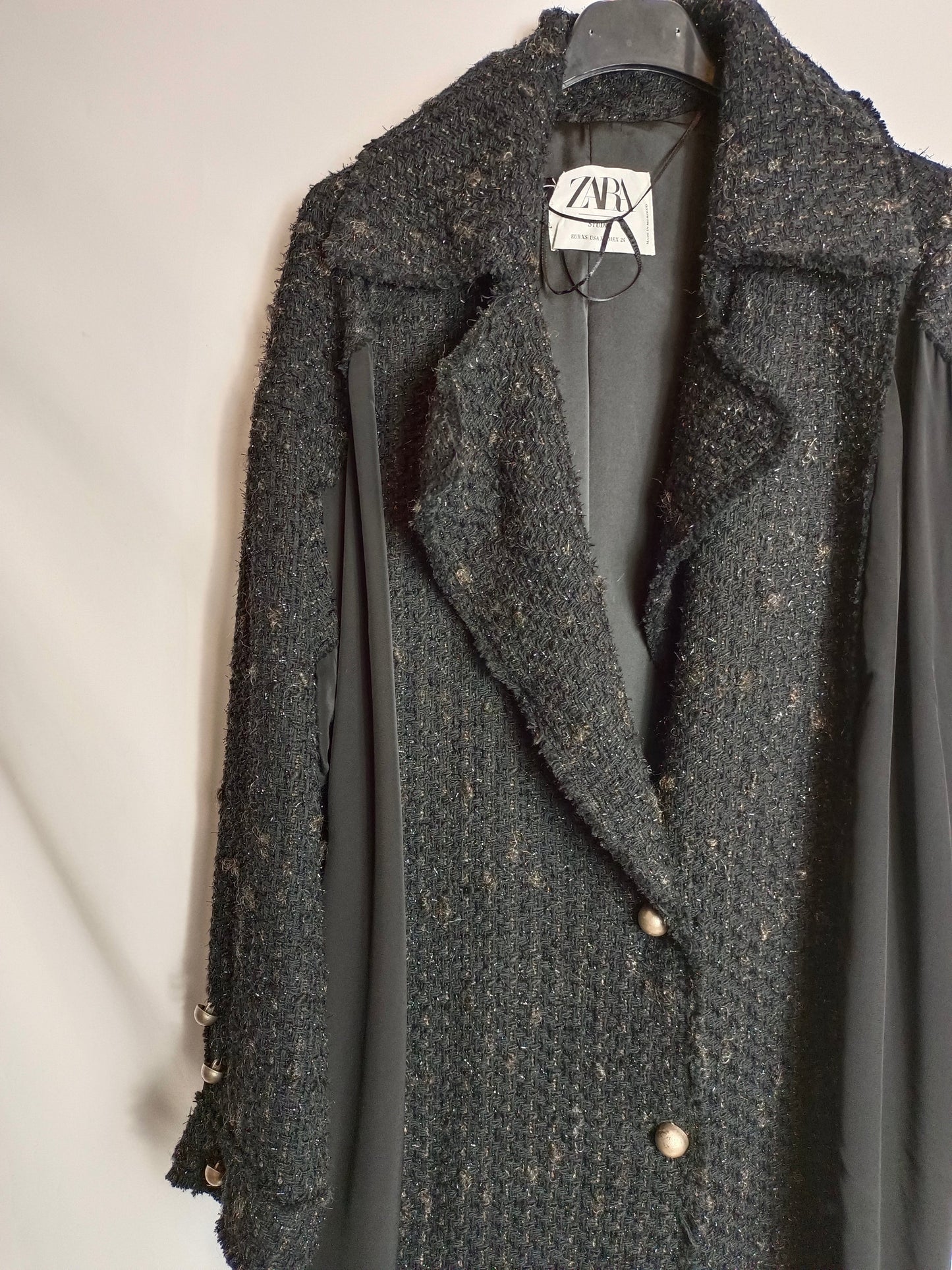 ZARA STUDIO. Abrigo tweed negro T.xs