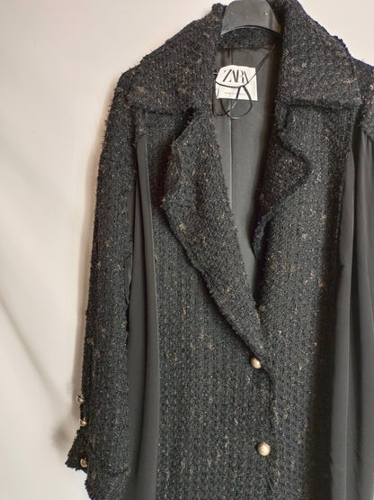 ZARA STUDIO. Abrigo tweed negro T.xs