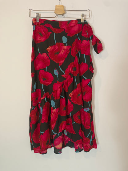 H&amp;M. Black floral midi skirt T.38
