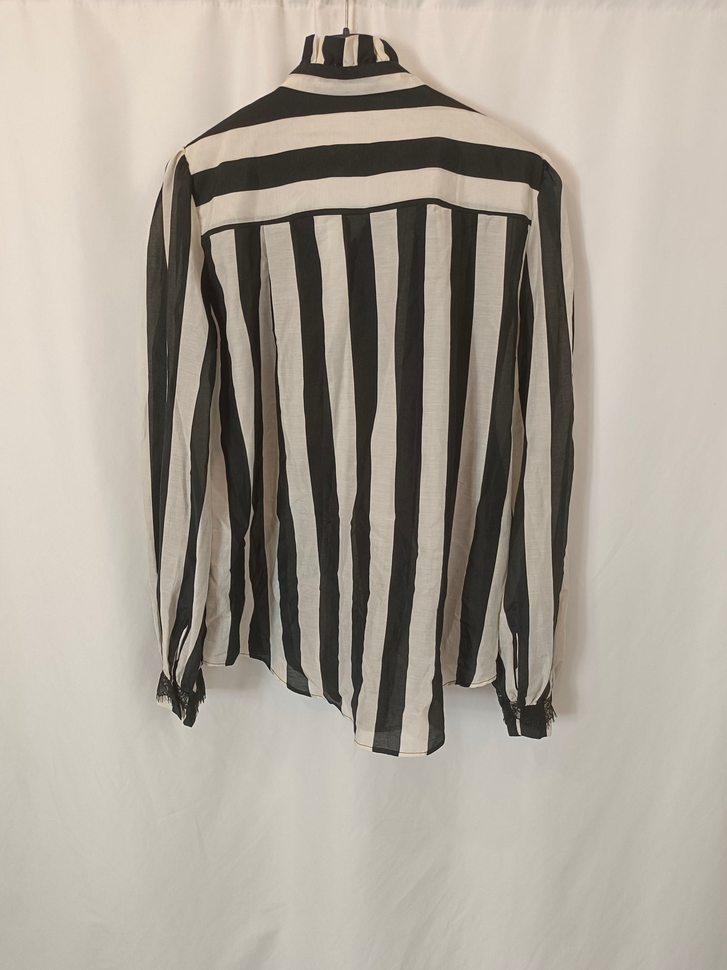 ZARA. Black and white striped blouse Ts