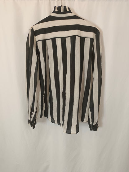 ZARA. Black and white striped blouse Ts