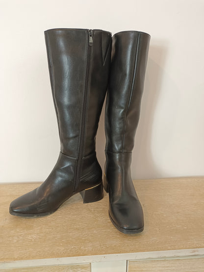 OTHERS. Black high boots size 37